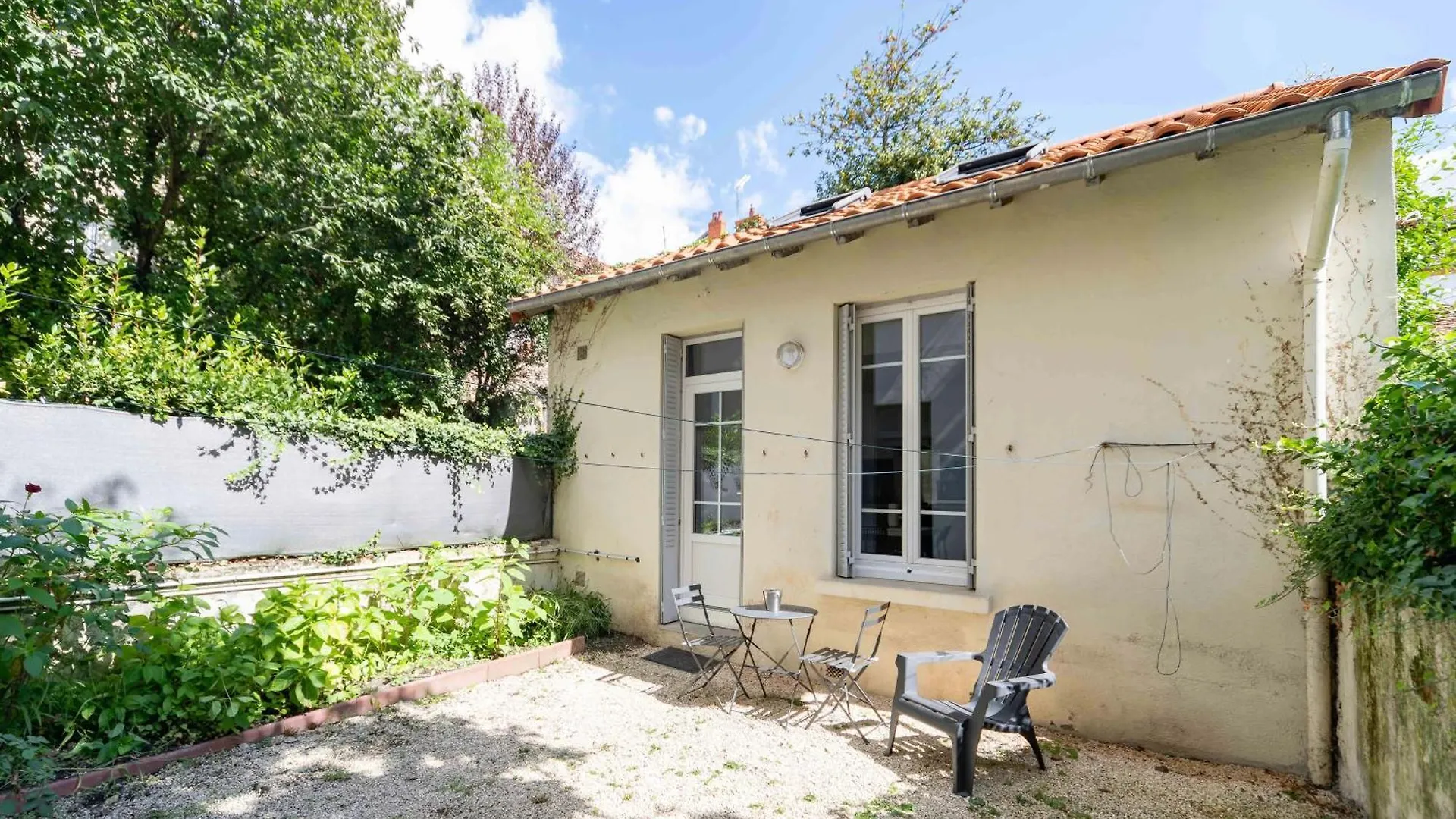 Residence Le Languedoc - Appartements Design - Proche Des Parcs Vichy 0*,  France